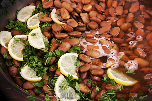 Boiled Fava Beans With Lemon Slices
