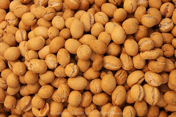 Coated Crispy Peanuts Coated With Flour Mixture