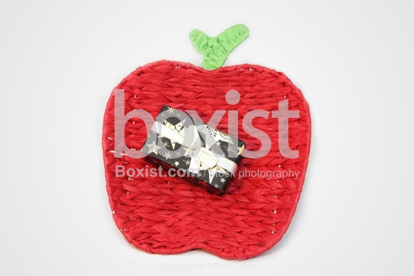 Gift With Straw Plate In Apple Shape