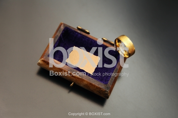 Ring Box With Paper Note